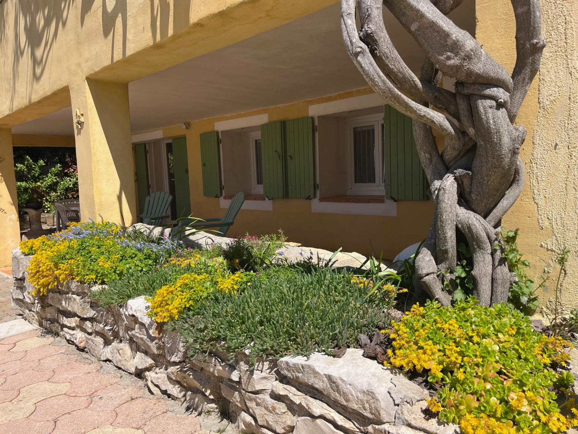 Le Rez-de-jardin De Sopat Holiday home